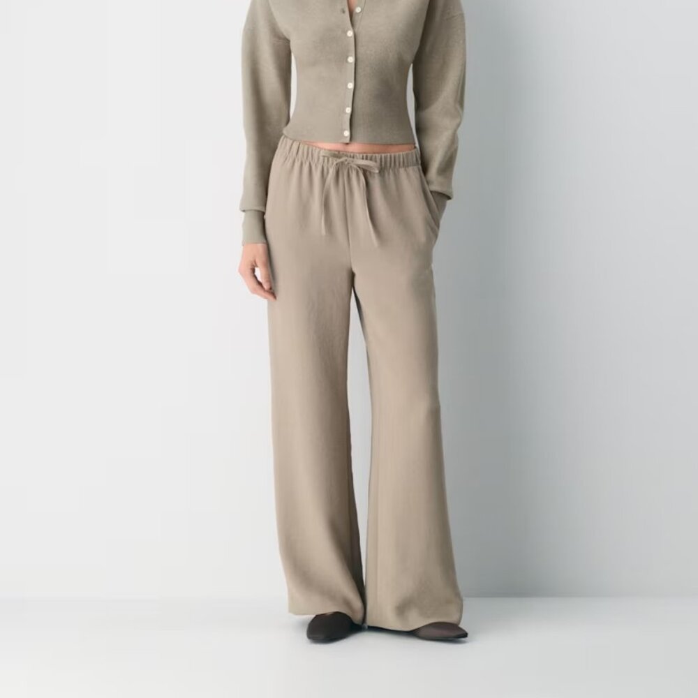 Aritzia Wilfred The Lodge Pant Crepette Tailored 28” Inseam Tan Size S